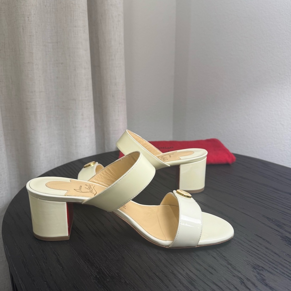 Christian Louboutin La Saviata Emblem Sandal Patent Ivory 38.5 - Picture 5 of 8